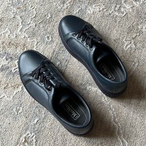 MaraMax Women’s Navy Leather Sneakers Size 8 US 38 EU. New without box.
